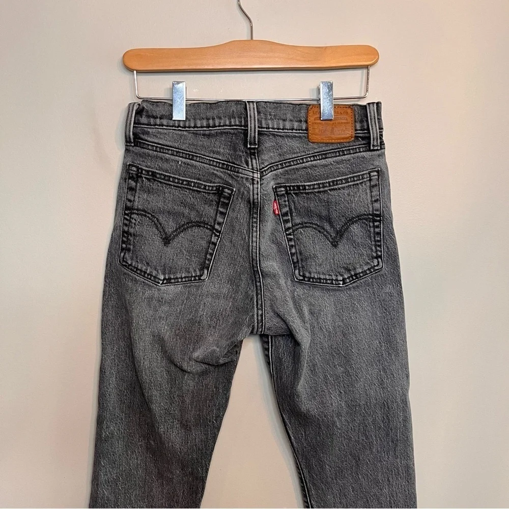 Levi Women’s Wedgie Icon Fit Straight Jean 26 - Picture 9 of 10